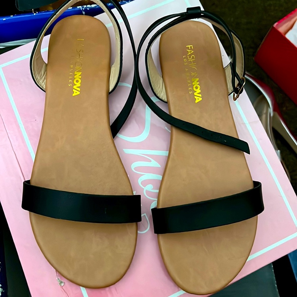 Brand New Sandals Black/Tan